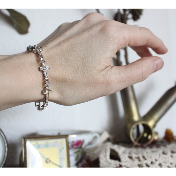 Vintage Avon silver tone cross bracelet with rhinestones - Picture 14 of 14